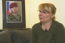 Rodiny padlých vojáků prožívají smutné Vánoce. Bratr jednoho z nich chce do armády