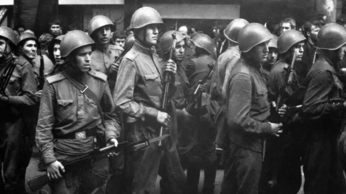 Sovětští vojáci v Praze 21. srpna 1968