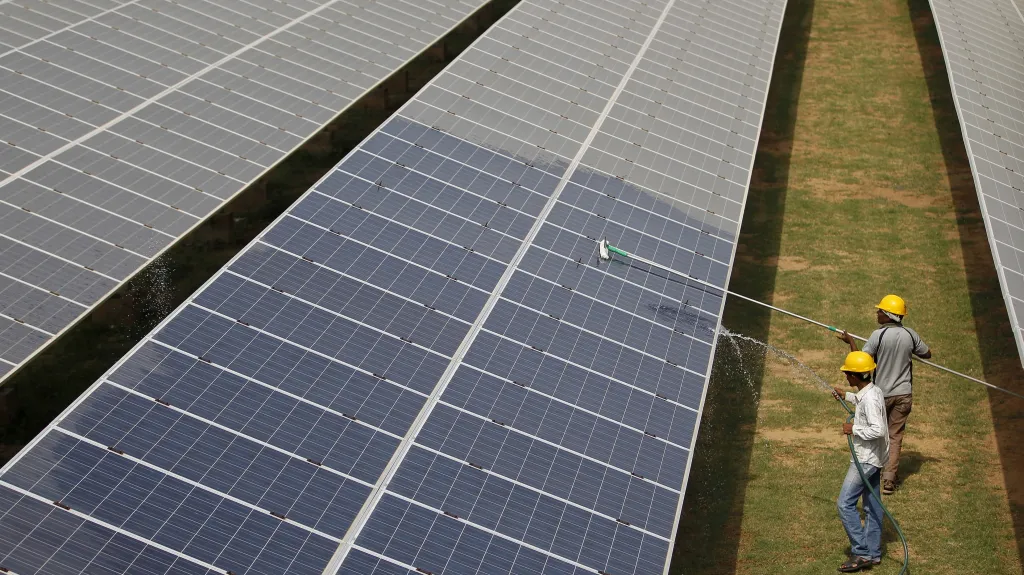 Solární farma v indickém Gudžarátu