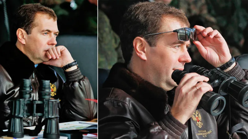 Dmitrij Medvěděv pozoruje vojenské manévry u Čeljabinsku