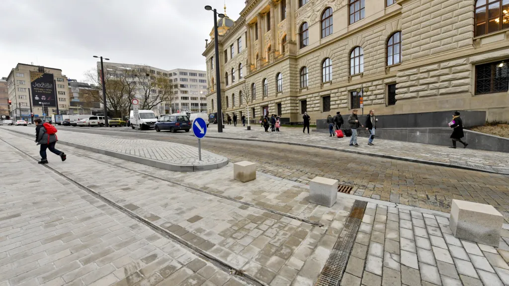 Rekonstruovaný prostor mezi budovami Národního muzea