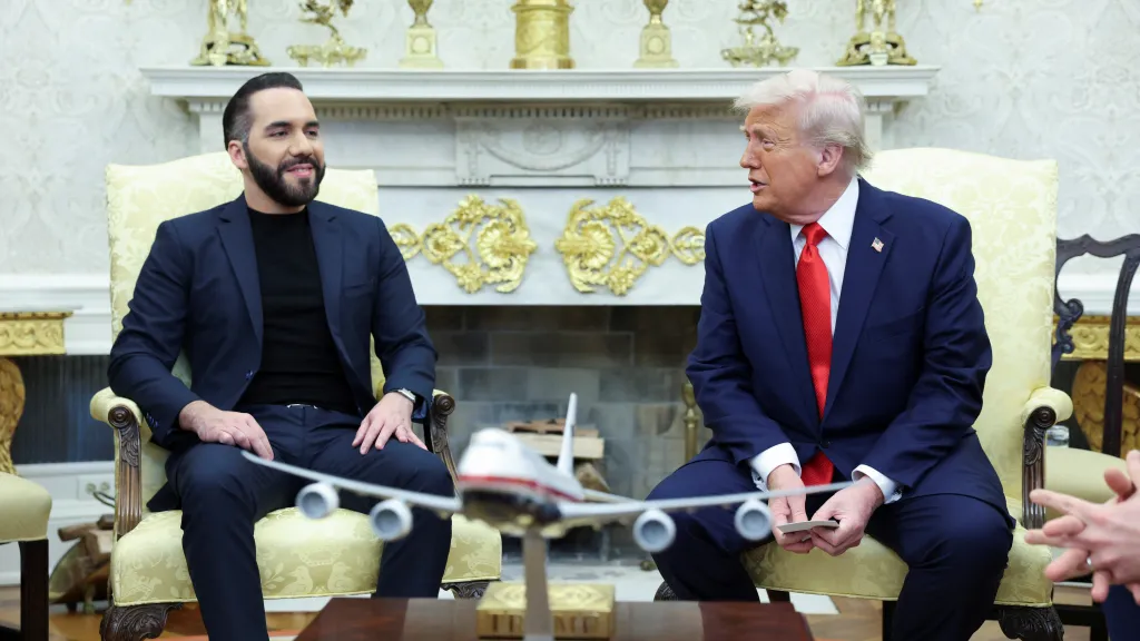 Prezidenti Salvadoru a USA Nayib Bukele a Donald Trump v Bílém domě