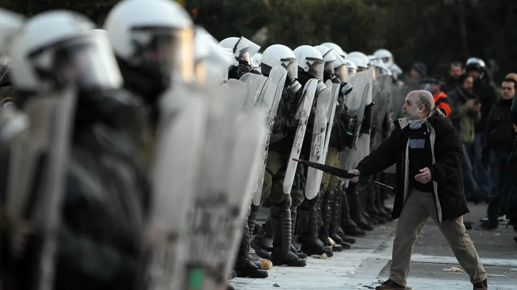 Střety řeckých demonstrantů s policií