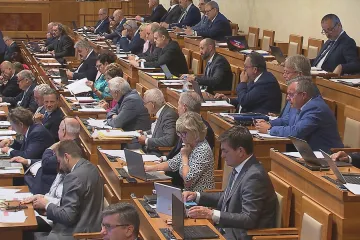 Senát schválil zvýšení rodičovské, zvolil radní ČT. Prošlo i navýšení počtu přihlášek na střední školy