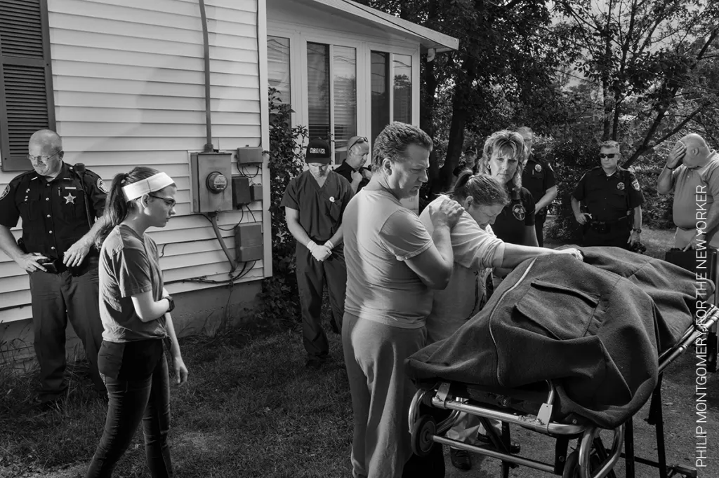 Nominace na vítěznou sérii v kategorii SOUČASNÉ PROBLÉMY. Philip Montgomery pro The New Yorker - Podle amerického Národního ústavu pro zneužívání drog více než 130 lidí denně v USA umírá po předávkování opiáty.
