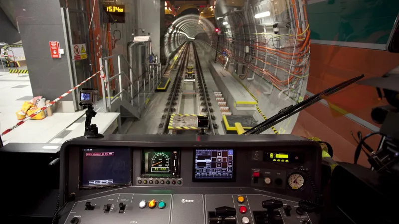 Pohled strojvedoucího ze stanice metra Nádraží Veleslavín