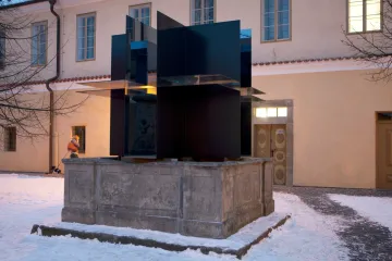 Bylo nás jedenáct - výstavní  zpráva o ateliéru Mariana Karla