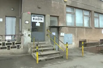 Covid se šíří i na ubytovnách. Situaci sociálně slabých ztěžuje chybějící práce