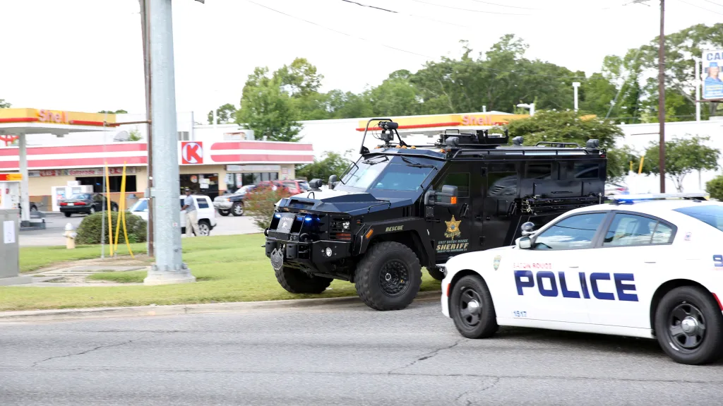 Policejní jednotky na místě incidentu v Baton Rouge