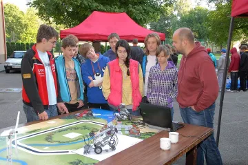 Věda a technika na dvorech škol