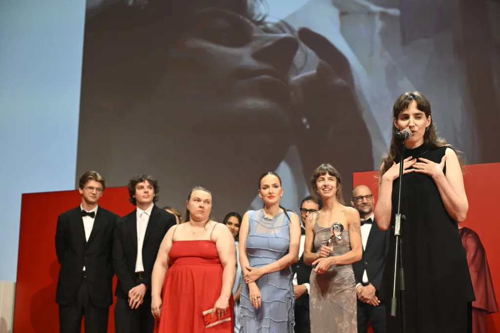 V soutěži Proxima si Velkou cenu odnesli tvůrci filmu Milovník, ne bojovník. Jako svůj debut ho natočila slovenská režisérka Martina Buchelová