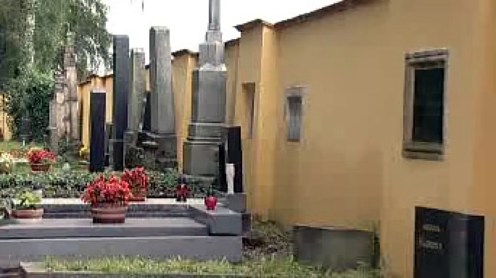 Hřbitovní zeď v Jaroměři