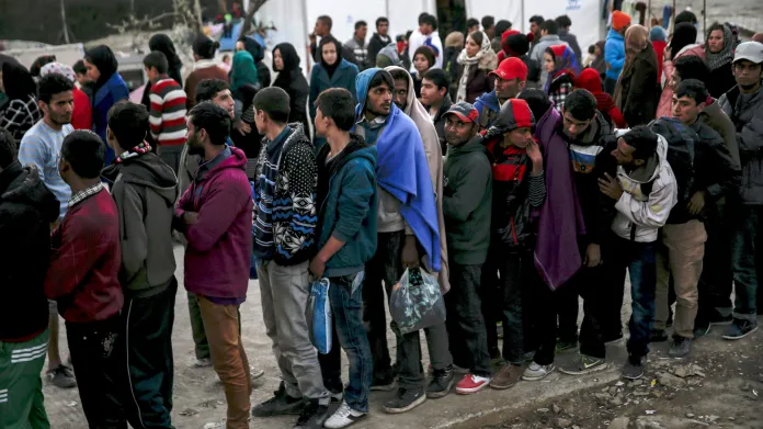 Běženci v uprchlickém táboře Moria na řeckém ostrově Lesbos