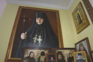 Vedení církve dosadilo do čela kláštera duchovní s vazbou na ruské podnikatele, část věřících se bouří