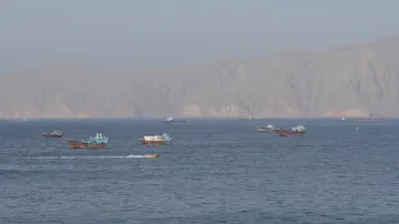 Lodě a tankery v Hormuzském průlivu, 18. dubna 2026