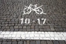 Z centra Prahy do jara zmizí bílé čáry vyhánějící cyklisty. Některé zákazy ale zůstanou