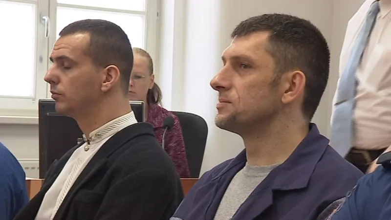 Martin Foltýn (vlevo) a Roman Motičák u jihlavského soudu (archivní snímek)