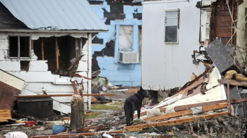 Následky řádění tornáda ve městě Hattiesburg v Mississippi