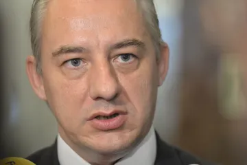 S eurem nespěchat, ale s růstem minimální mzdy neváhat, radí odbory. Požadují zvýšení na 13 700 Kč