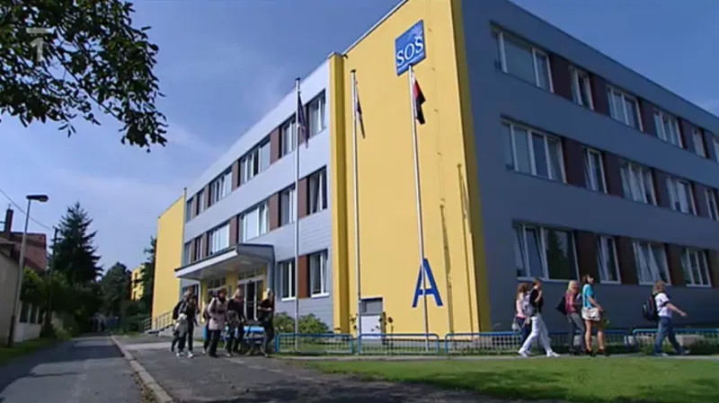 Budova SOŠ pro administrativu EU v Horních Počernicích