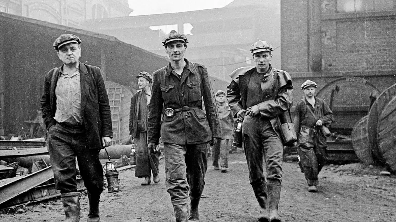 Horníci po práci - Ostrava před rokem 1989