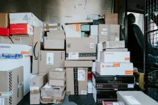 Poškozený balík nepřebírat a nafotit, radí logistici
