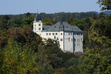 Padající omítka a drolící se skála – výsledek sporu o Hrubý Rohozec