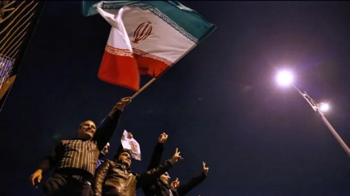 Ženevskou delegaci vítali Íránci jako hrdiny