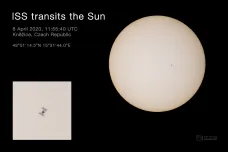 Fotograf zachytil z Česka Mezinárodní vesmírnou stanici před slunečním kotoučem