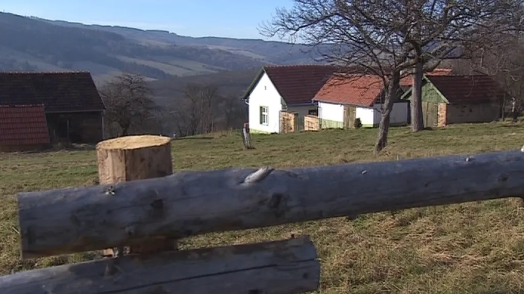 Dnes v obci žijí asi dvě stovky obyvatel