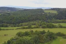 Rychlé změny pokračují. Vláda po šéfovi Lesů ČR vyhodila i ředitele Vojenských lesů a stopla převod pozemků