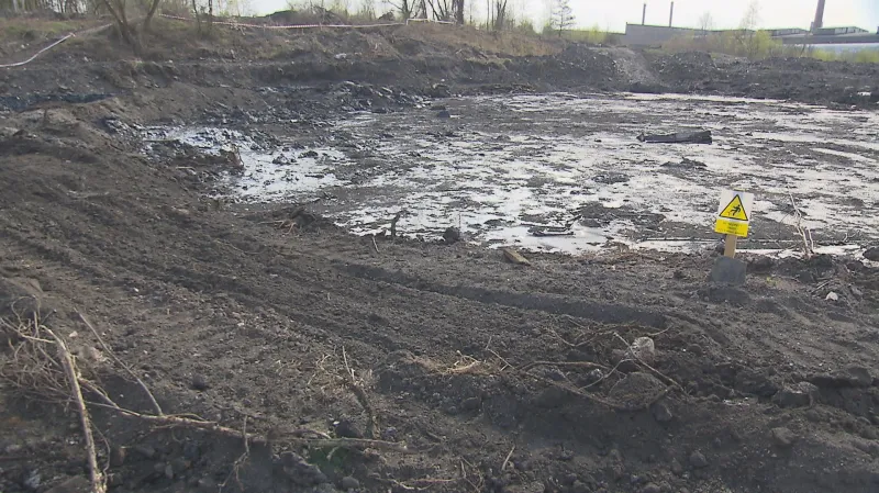 Dehet v areálu bývalé Poldovky