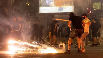 Střet příznivců SNS a odpůrců vlády v Bělehradu (14. 8. 2025)