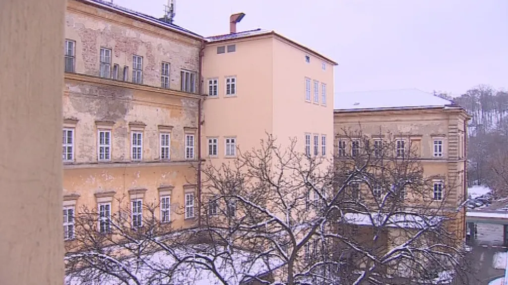 Některé budovy jsou v havarijním stavu