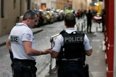 V centru Lyonu explodovala podomácku vyrobená nálož, policie pátrá po zhruba třicetiletém muži