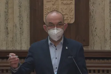 Opatření začínají zabírat, nemocnice ale budou dál čelit extrémní zátěži, řekl Blatný