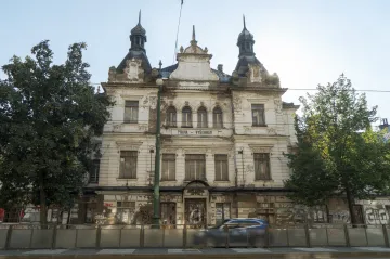 Secesnímu nádraží Vyšehrad se začala propadat střecha. Praha uvažuje o vyvlastnění