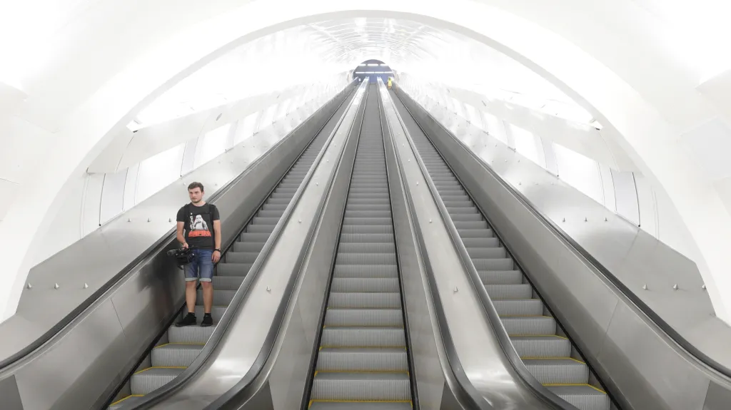 Eskalátorový tunel na Andělu po rekonstrukci