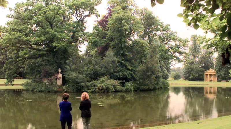 Diana byla pohřbena na ostrůvku uprostřed jezírka The Oval