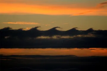Když jsou vlny na nebi. Seznamte se s Kelvin-Helmholtzovými oblaky