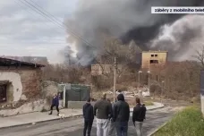 V průmyslovém areálu v Kladně hořely pneumatiky. Někdo je úmyslně zapálil