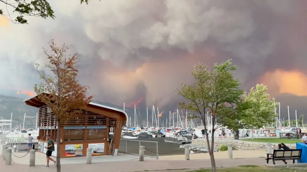 Kanadu sužují lesní požáry