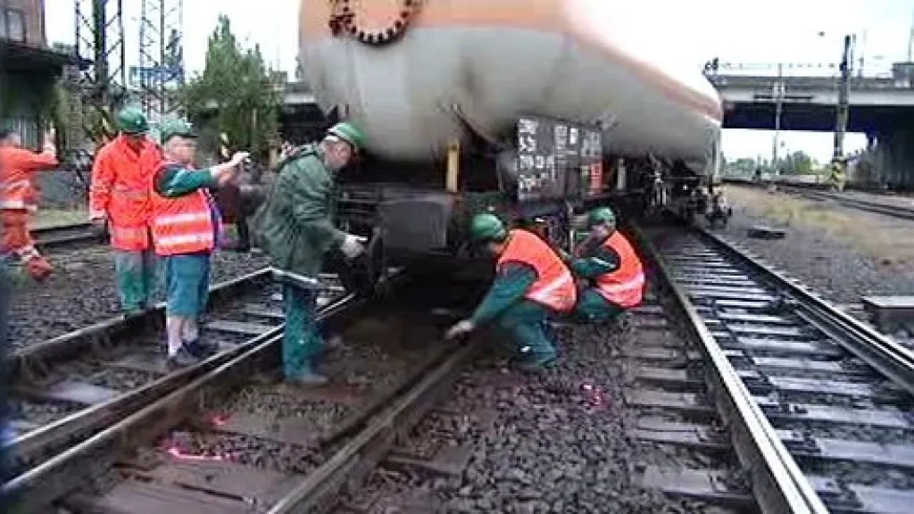 Vykolejený cisternový vůz