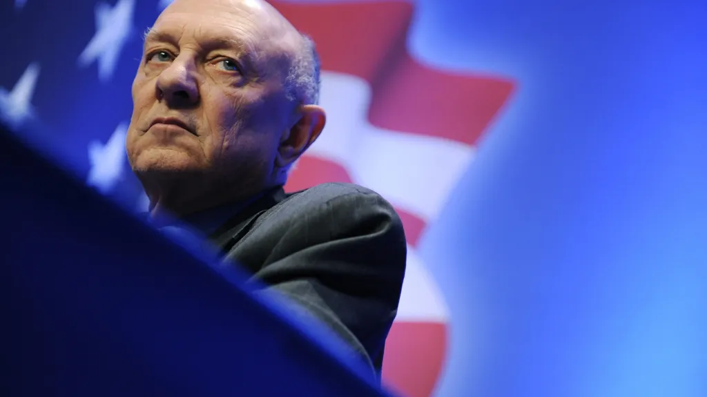 Bývalý šéf CIA James Woolsey