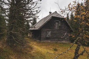 Roklanská chata na Šumavě se nebude bourat, řekl Hladík