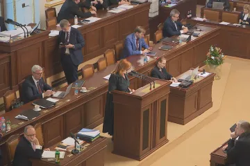 Sněmovna schválila přesun části pomoci lidem v bytové nouzi na úřady práce