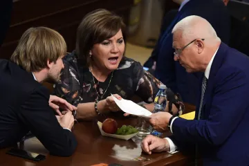 Sněmovna podpořila předlohu o evidenci skutečných majitelů i náhradní výživné