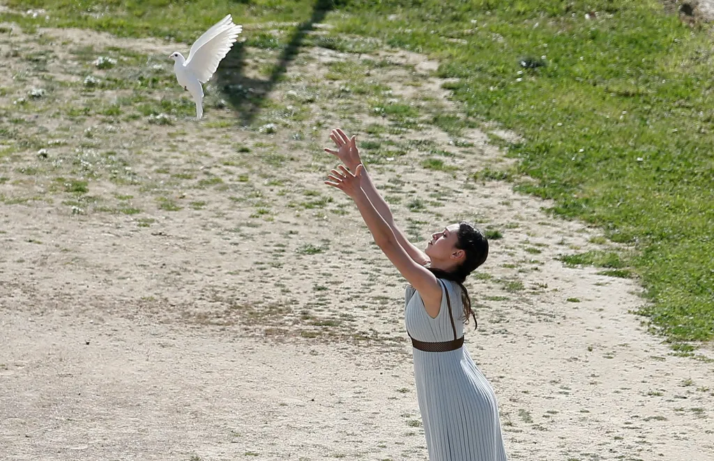 Řekové zapálili olympijskou pochodeň