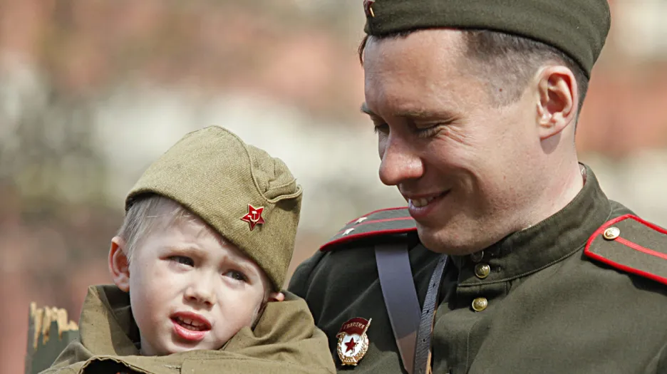 Ruský voják v rudoarmějské uniformě