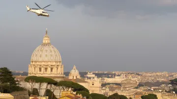 Benedikt XVI. opouští Vatikán
